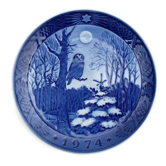 Royal Copenhagen Winter Twilight 1974 Christmas Plate 7 1/4" - Picture 3 of 6